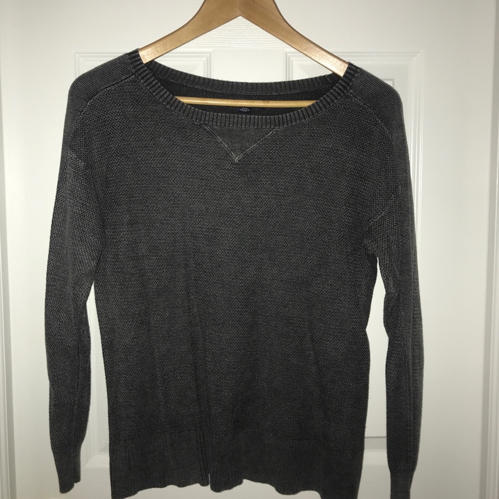 American Eagle Gray long sleeve sweater